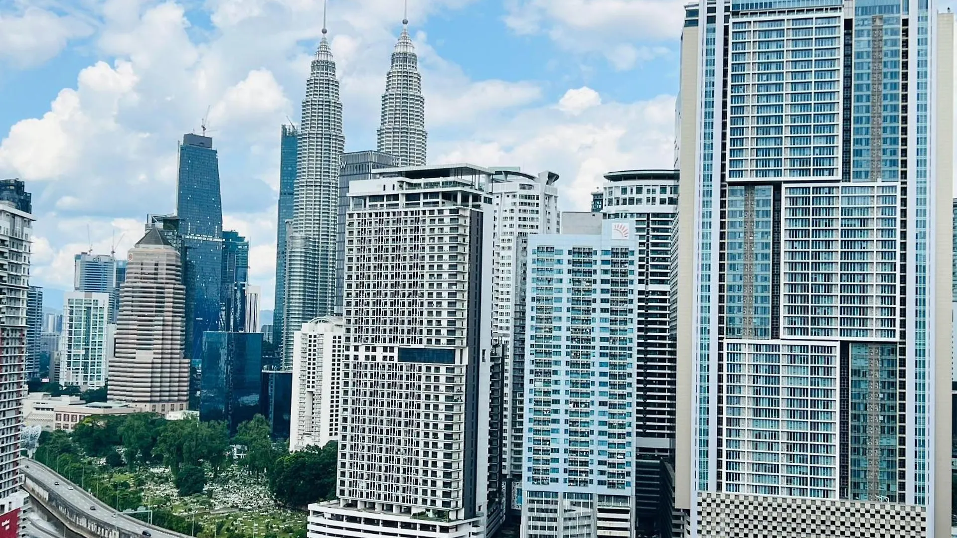 The Luxe Infinitum Klcc By Tasu Home Kuala Lumpur 0*,